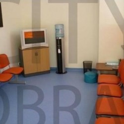 construção de sala de espera de clínica